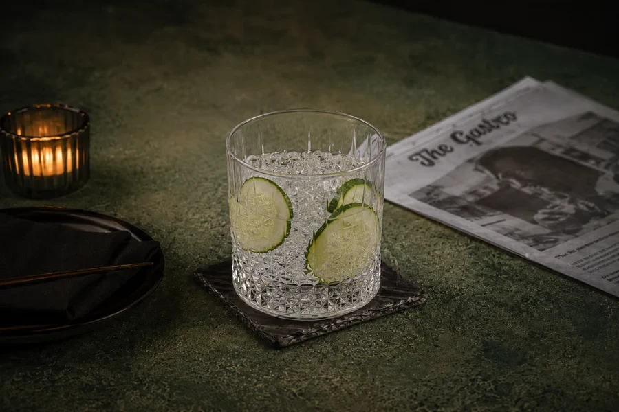 Джин-тоник с Hendrick’s и краставица в ресторант Азур