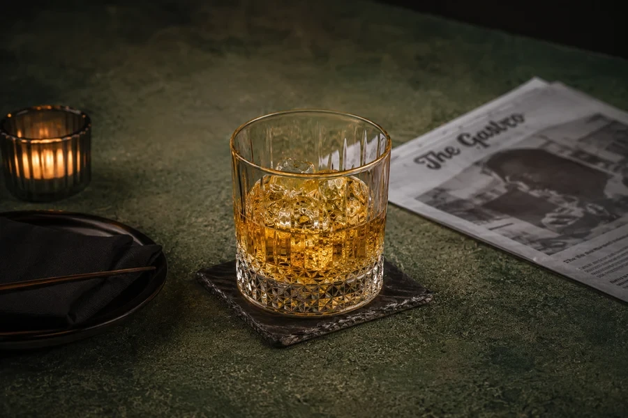 Чаша уиски The Macallan 12 в ресторант Азур