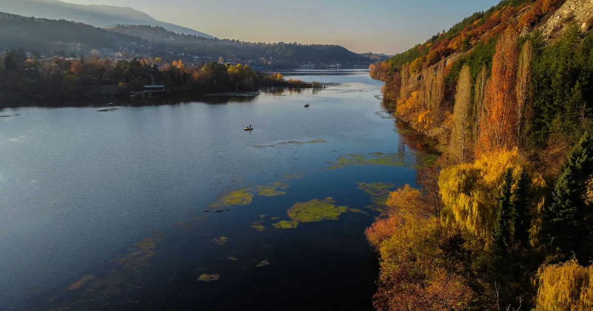 Панорамна гледка към Панчаревското езеро 